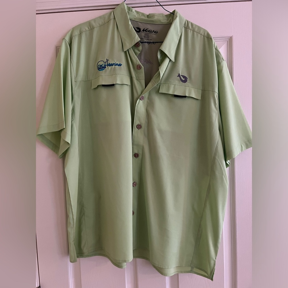 Mojo Men’s Lime Green Fishing Button Up Fishing Shirt with Coco Marina Logo XXL.